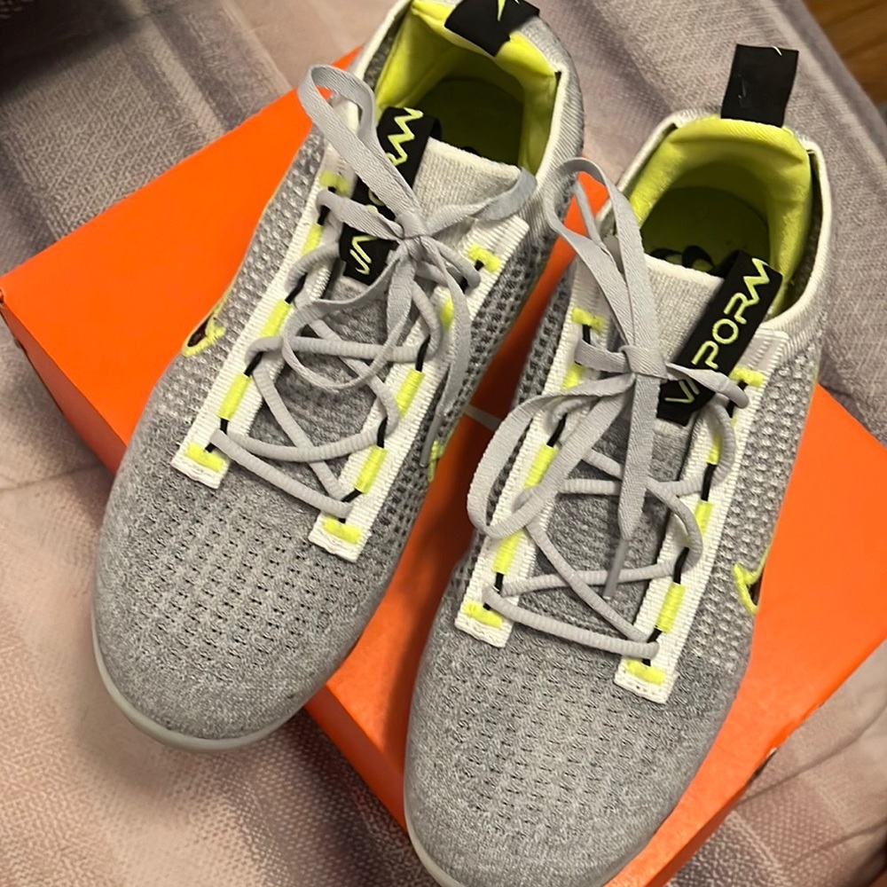 Grade school size Vapor max